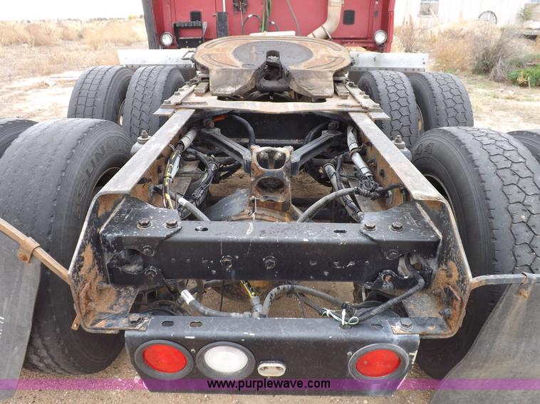 image for item I8328 2004 Kenworth T2000 semi truck