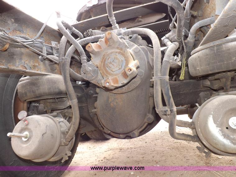 image for item I8328 2004 Kenworth T2000 semi truck