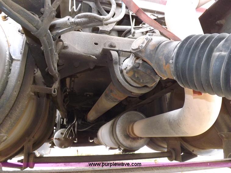 image for item I8328 2004 Kenworth T2000 semi truck