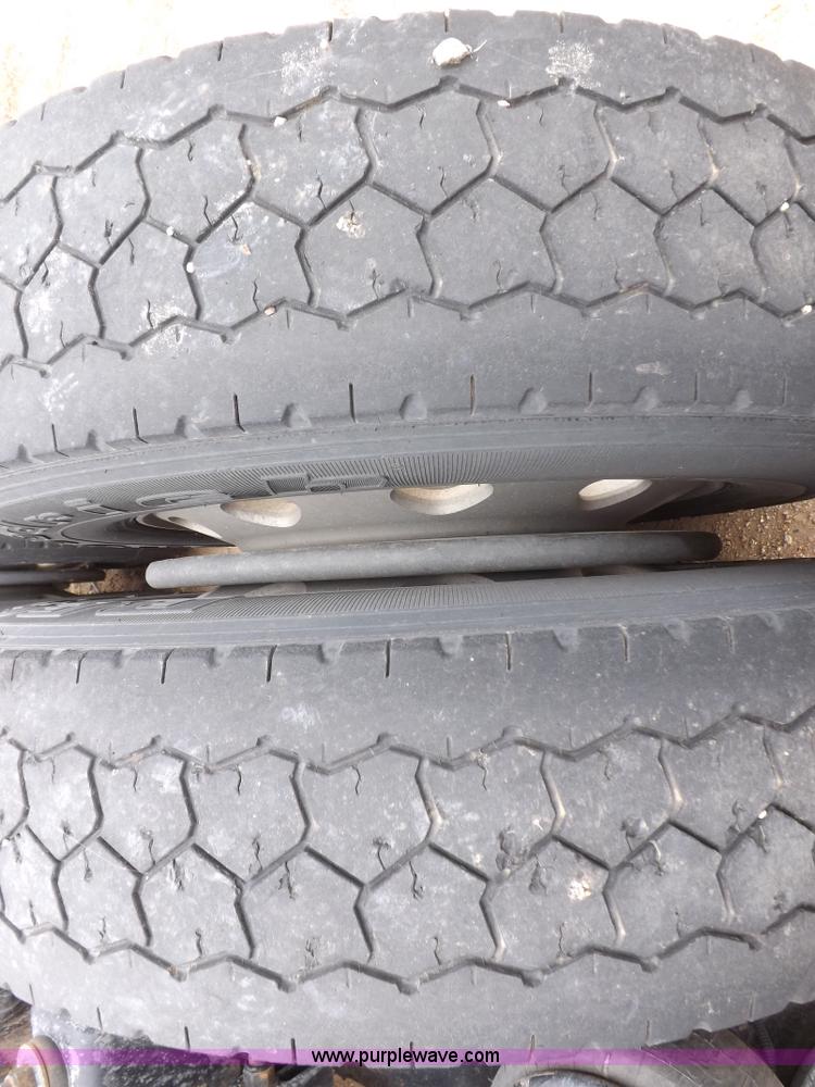 image for item I8328 2004 Kenworth T2000 semi truck