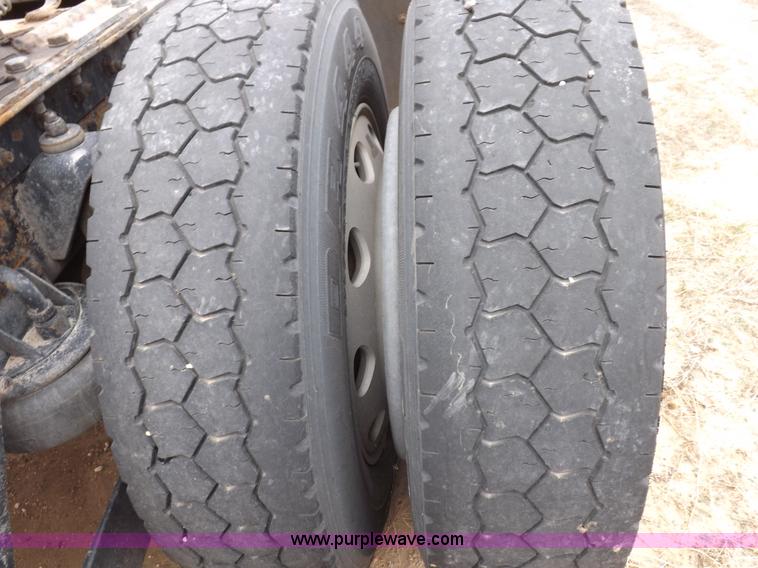 image for item I8328 2004 Kenworth T2000 semi truck