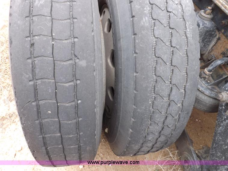 image for item I8328 2004 Kenworth T2000 semi truck