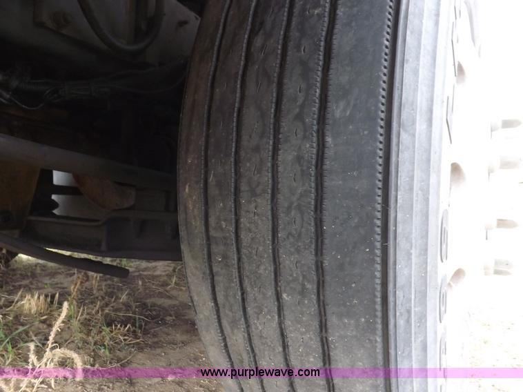 image for item I8328 2004 Kenworth T2000 semi truck