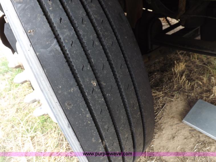 image for item I8328 2004 Kenworth T2000 semi truck