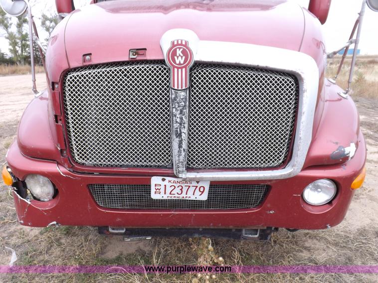 image for item I8328 2004 Kenworth T2000 semi truck
