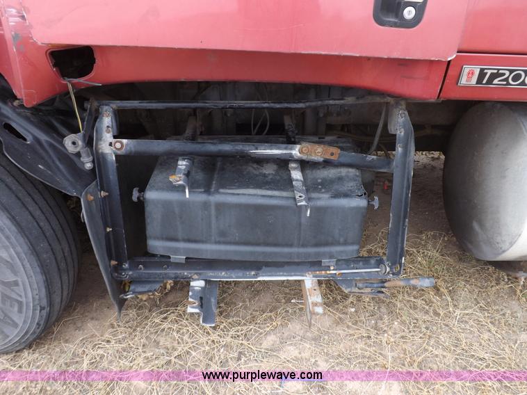 image for item I8328 2004 Kenworth T2000 semi truck