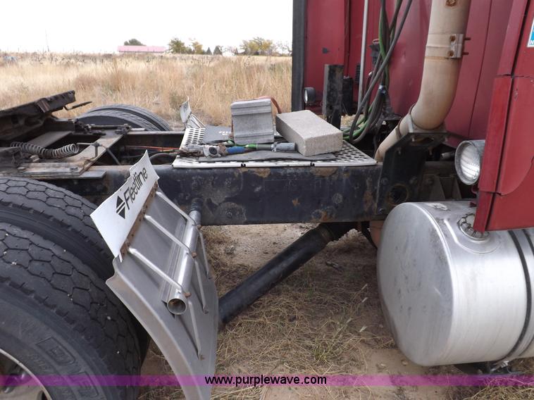 image for item I8328 2004 Kenworth T2000 semi truck