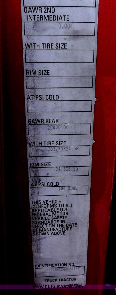 image for item I8328 2004 Kenworth T2000 semi truck