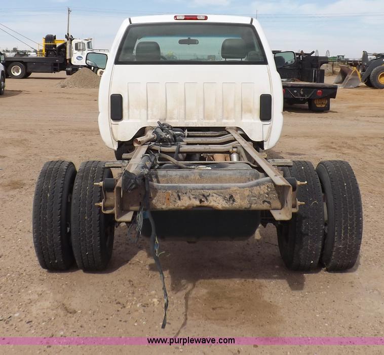 image for item I8332 2006 Chevrolet Silverado 3500 pickup truck cab and chassis