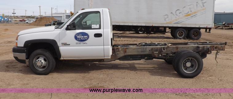 image for item I8332 2006 Chevrolet Silverado 3500 pickup truck cab and chassis