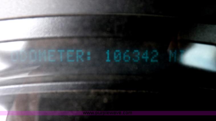 image for item I8332 2006 Chevrolet Silverado 3500 pickup truck cab and chassis