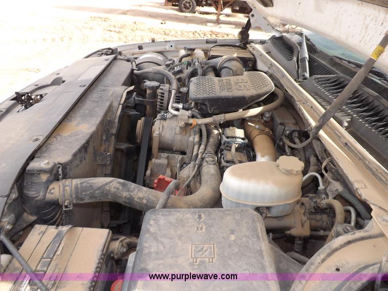 image for item I8332 2006 Chevrolet Silverado 3500 pickup truck cab and chassis