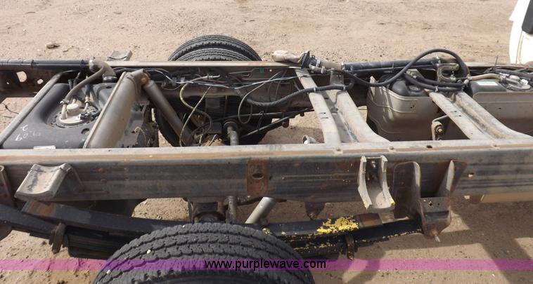 image for item I8332 2006 Chevrolet Silverado 3500 pickup truck cab and chassis