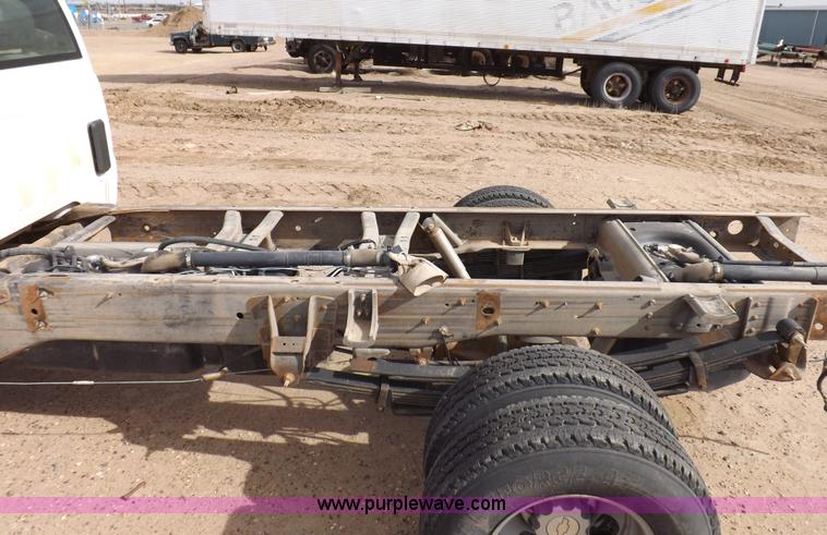 image for item I8332 2006 Chevrolet Silverado 3500 pickup truck cab and chassis