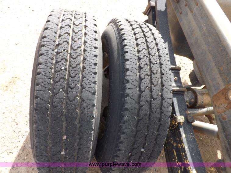 image for item I8332 2006 Chevrolet Silverado 3500 pickup truck cab and chassis