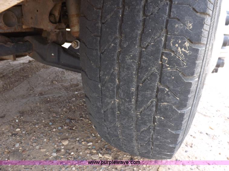 image for item I8332 2006 Chevrolet Silverado 3500 pickup truck cab and chassis