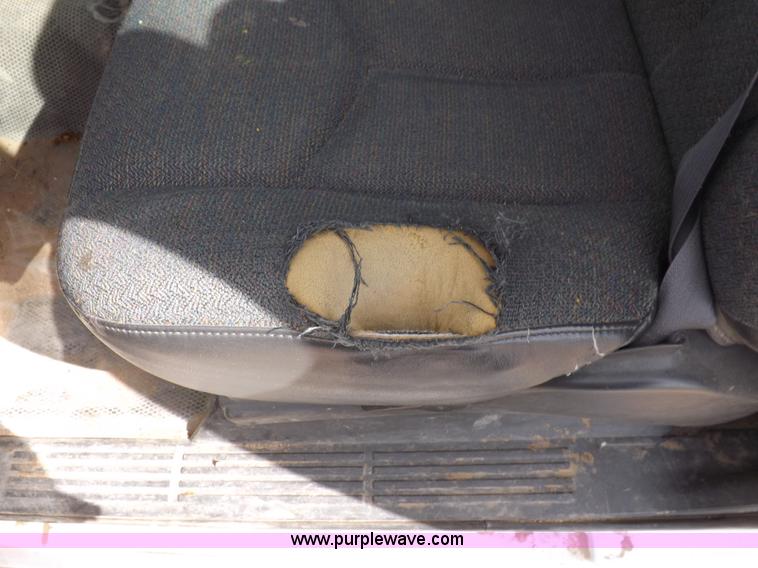 image for item I8332 2006 Chevrolet Silverado 3500 pickup truck cab and chassis