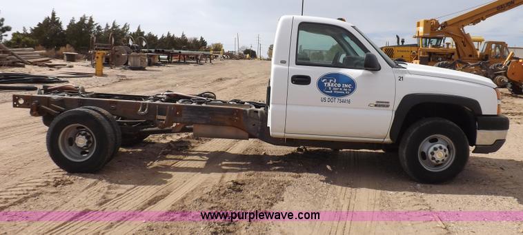 image for item I8333 2005 Chevrolet Silverado 3500 pickup truck cab and chassis