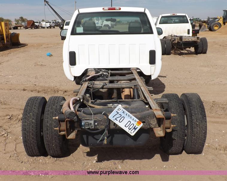 image for item I8333 2005 Chevrolet Silverado 3500 pickup truck cab and chassis