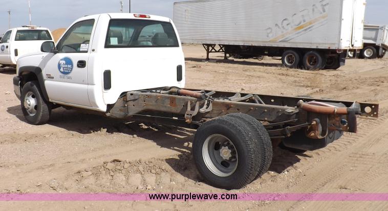 image for item I8333 2005 Chevrolet Silverado 3500 pickup truck cab and chassis