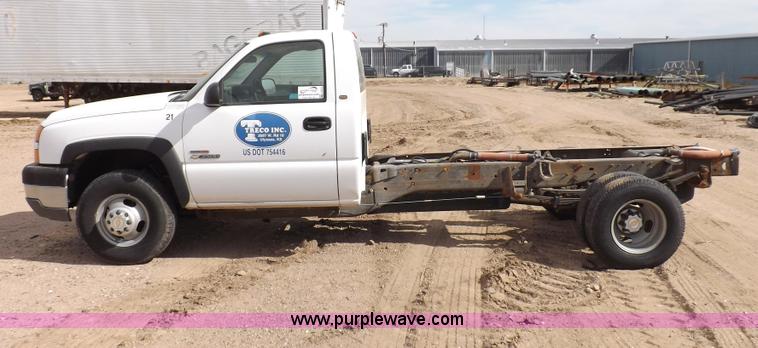 image for item I8333 2005 Chevrolet Silverado 3500 pickup truck cab and chassis