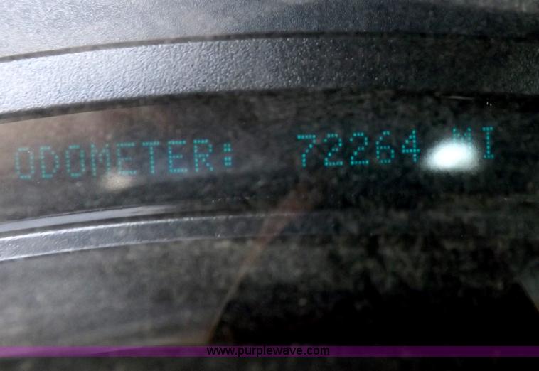 image for item I8333 2005 Chevrolet Silverado 3500 pickup truck cab and chassis