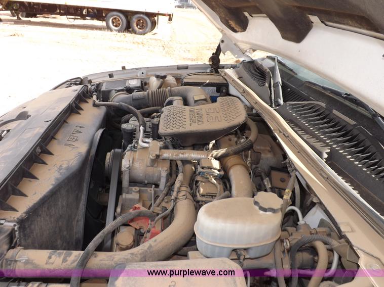 image for item I8333 2005 Chevrolet Silverado 3500 pickup truck cab and chassis