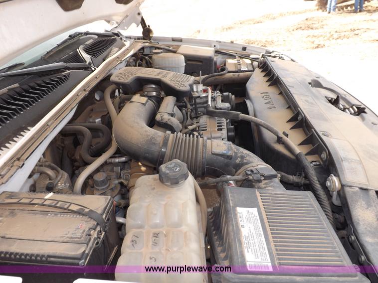 image for item I8333 2005 Chevrolet Silverado 3500 pickup truck cab and chassis