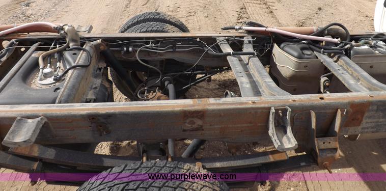 image for item I8333 2005 Chevrolet Silverado 3500 pickup truck cab and chassis