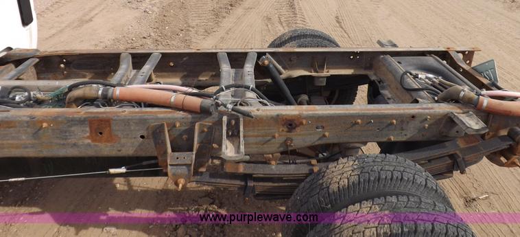 image for item I8333 2005 Chevrolet Silverado 3500 pickup truck cab and chassis