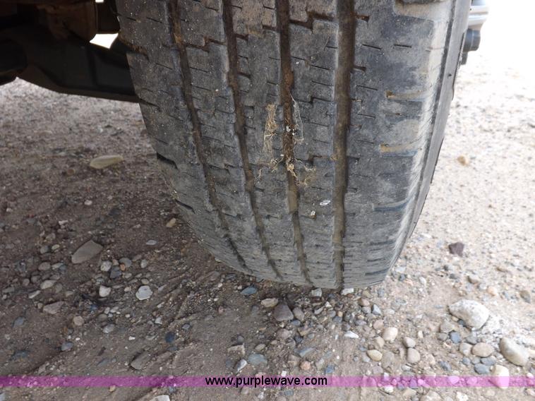 image for item I8333 2005 Chevrolet Silverado 3500 pickup truck cab and chassis