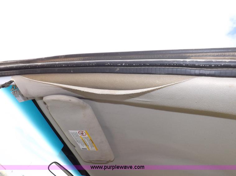 image for item I8333 2005 Chevrolet Silverado 3500 pickup truck cab and chassis