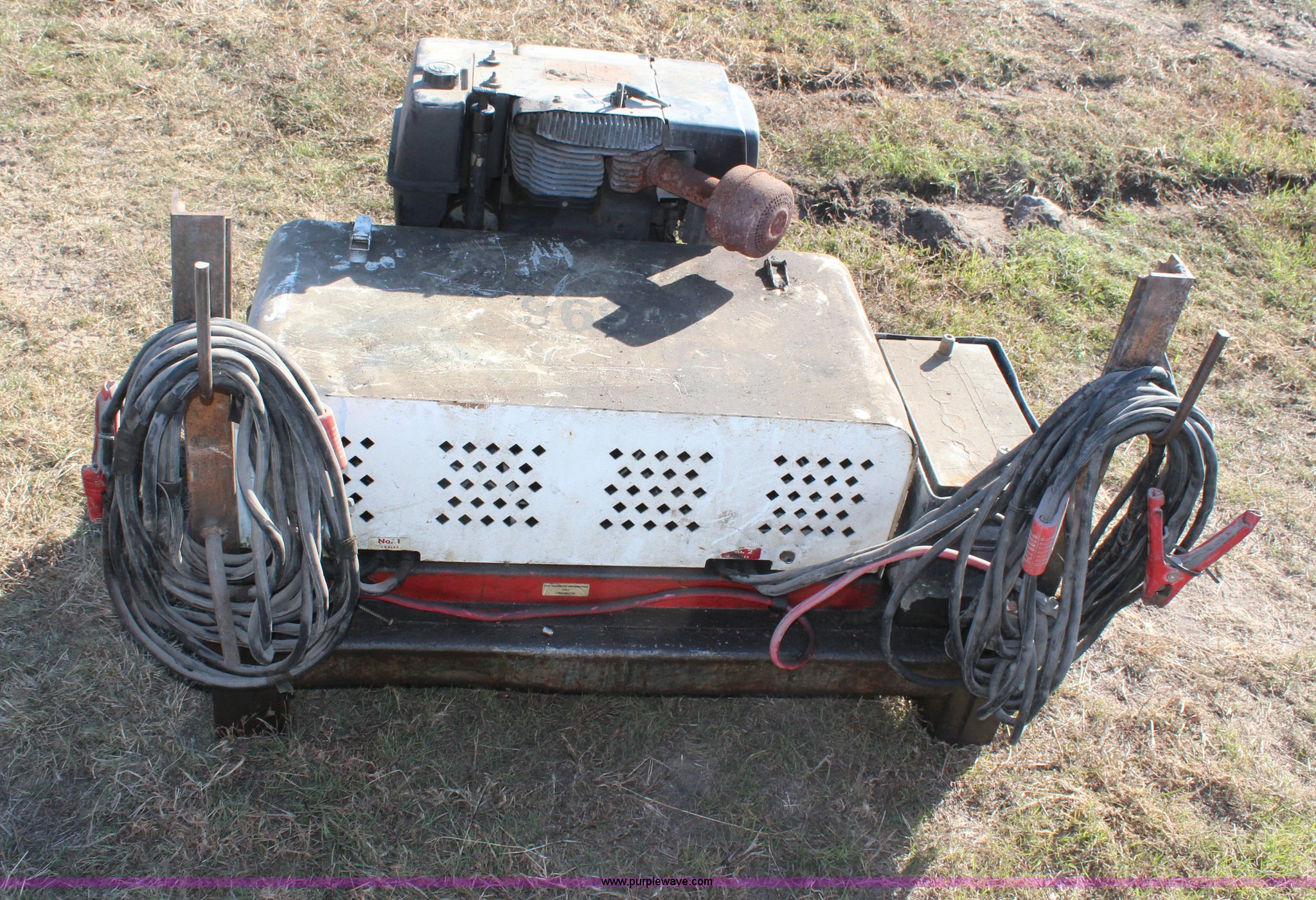 Gas powered jump starter in Shawnee, KS Item AU9280 sold Purple Wave