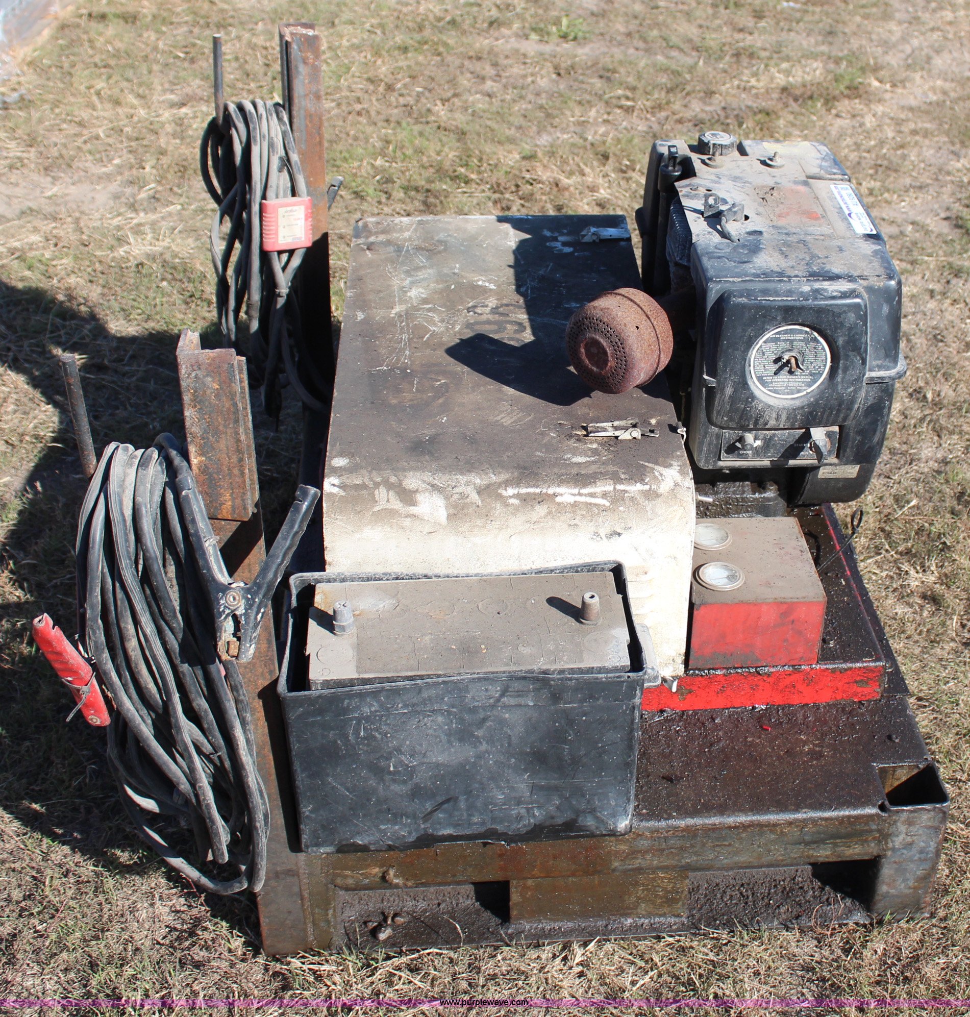 Gas powered jump starter in Shawnee, KS Item AU9280 sold Purple Wave