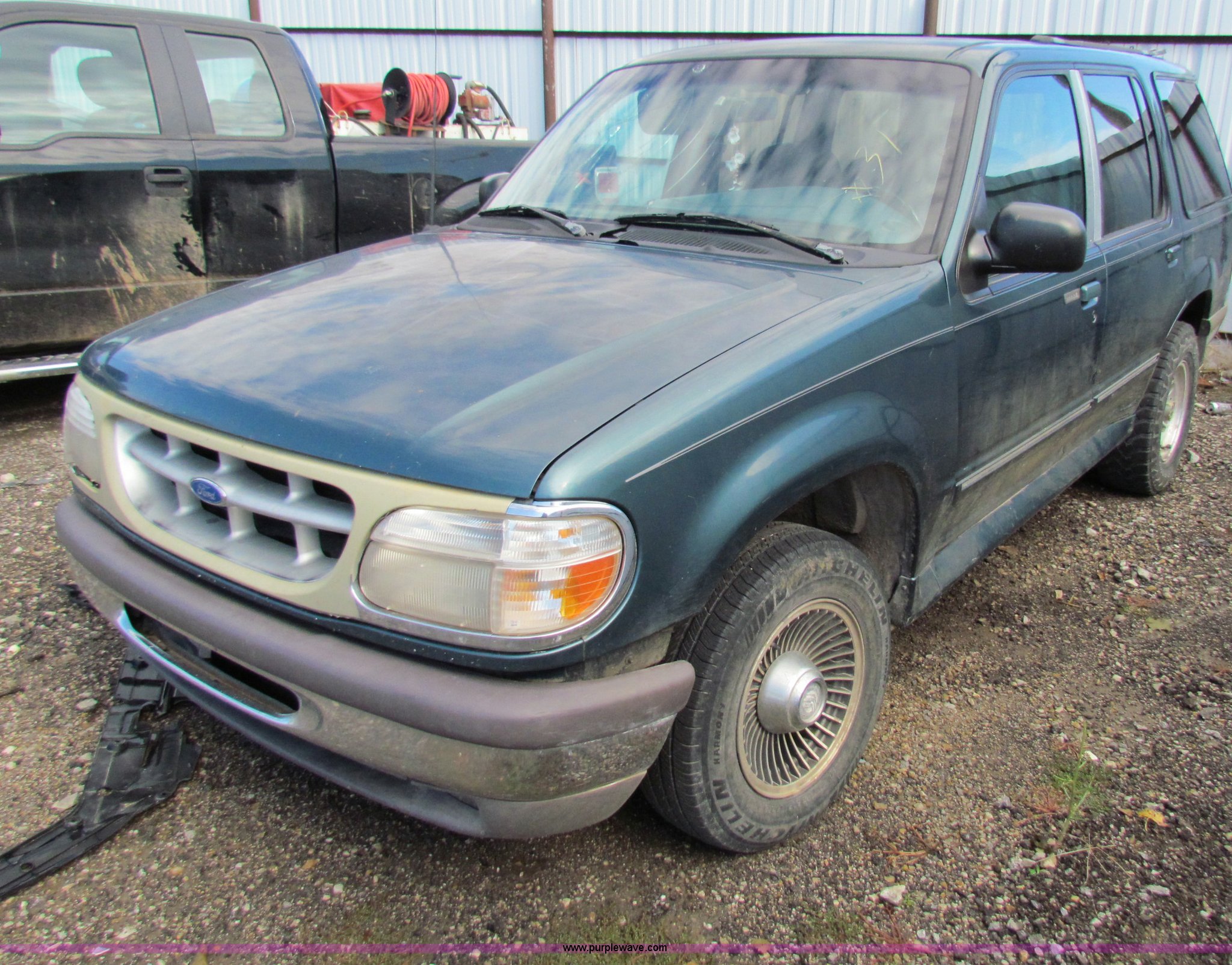 1997 Ford Explorer SUV in Emporia, KS Item G4374 sold Purple Wave