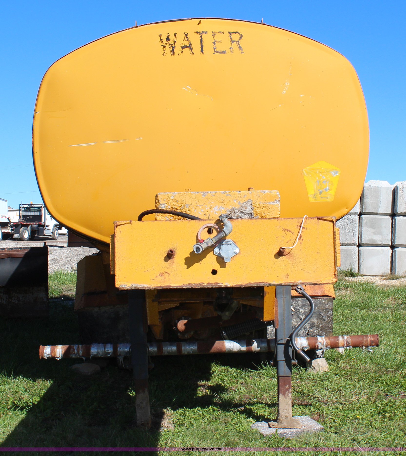 1983 shop built 5,000 gallon water tank trailer in Leavenworth, KS