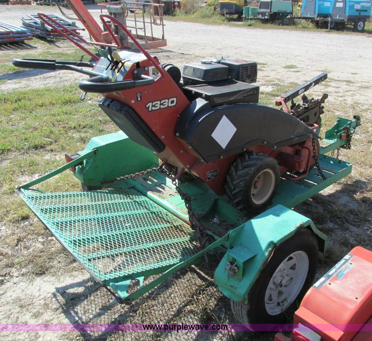 image for item AY9737 2007 Ditch Witch 1330 trencher