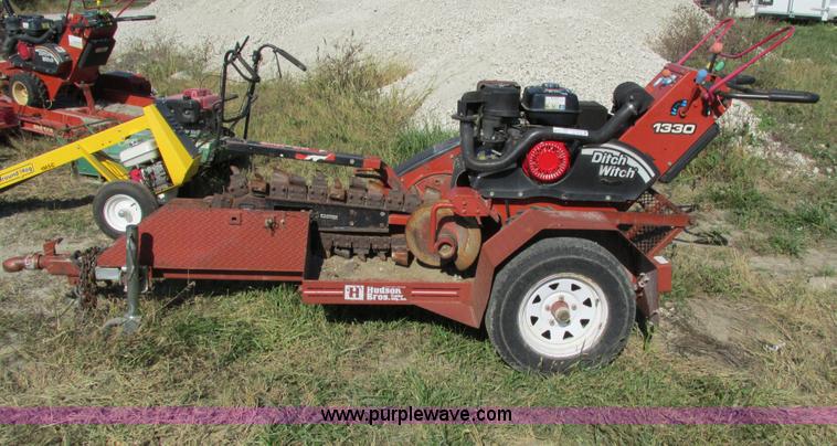 image for item AY9738 2007 Ditch Witch 1330 trencher