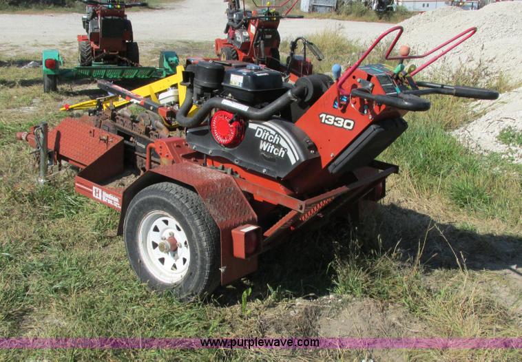image for item AY9738 2007 Ditch Witch 1330 trencher