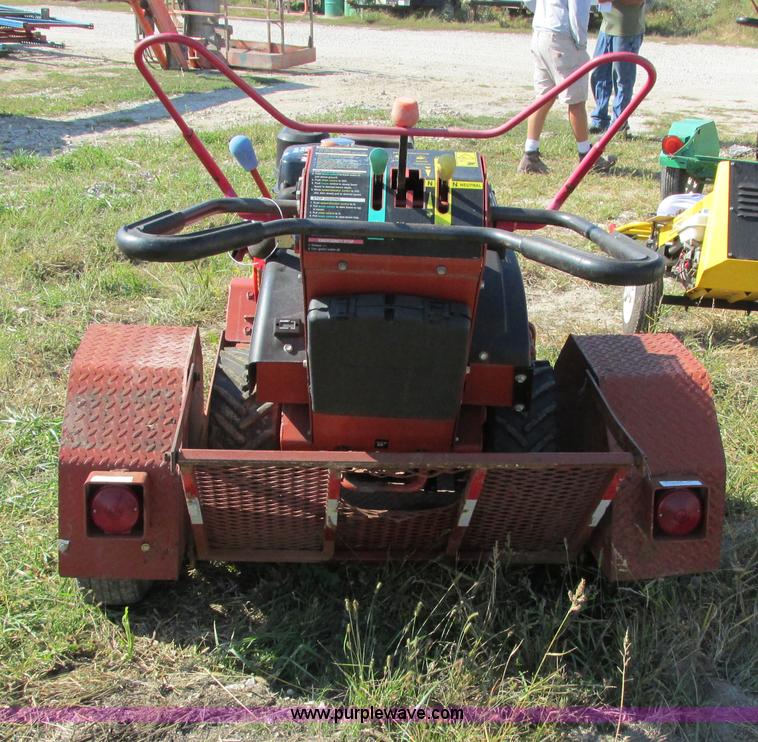 image for item AY9738 2007 Ditch Witch 1330 trencher