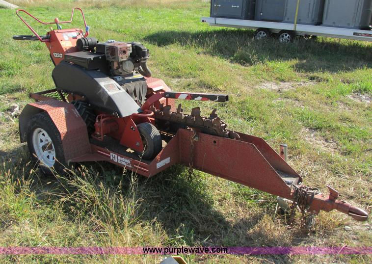 image for item AY9738 2007 Ditch Witch 1330 trencher