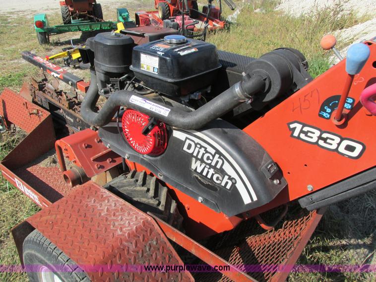 image for item AY9738 2007 Ditch Witch 1330 trencher