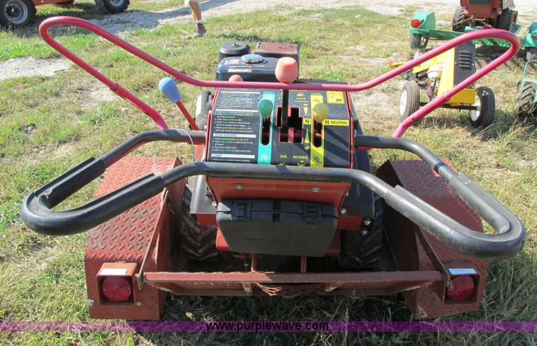 image for item AY9738 2007 Ditch Witch 1330 trencher
