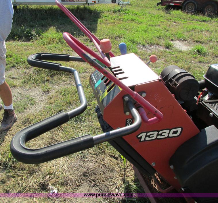 image for item AY9738 2007 Ditch Witch 1330 trencher