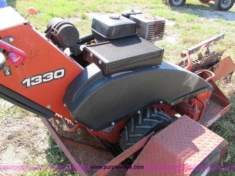 image for item AY9738 2007 Ditch Witch 1330 trencher