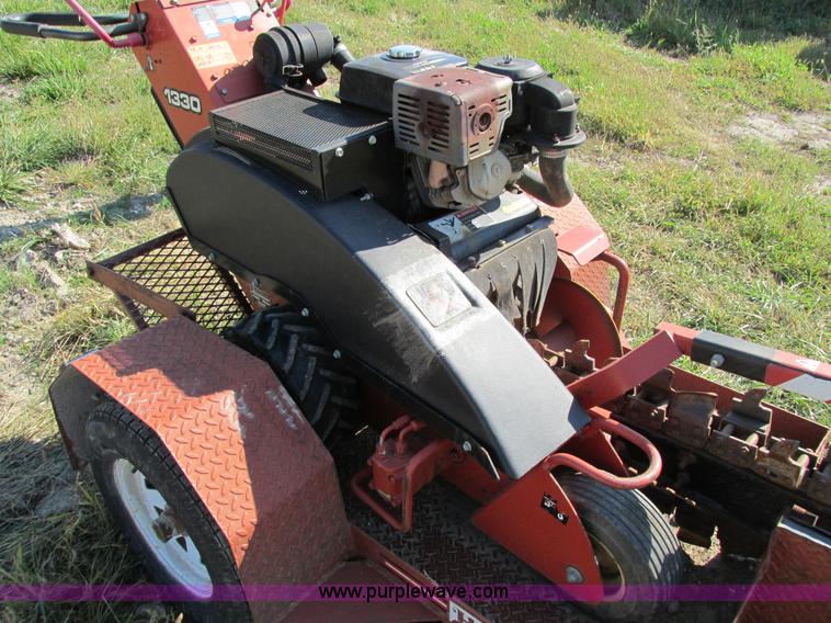 image for item AY9738 2007 Ditch Witch 1330 trencher