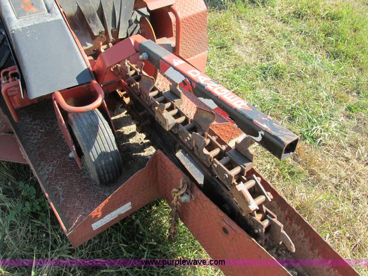 image for item AY9738 2007 Ditch Witch 1330 trencher