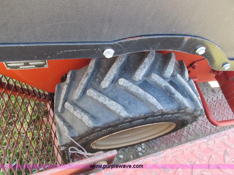 image for item AY9738 2007 Ditch Witch 1330 trencher