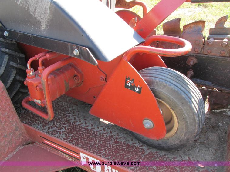 image for item AY9738 2007 Ditch Witch 1330 trencher