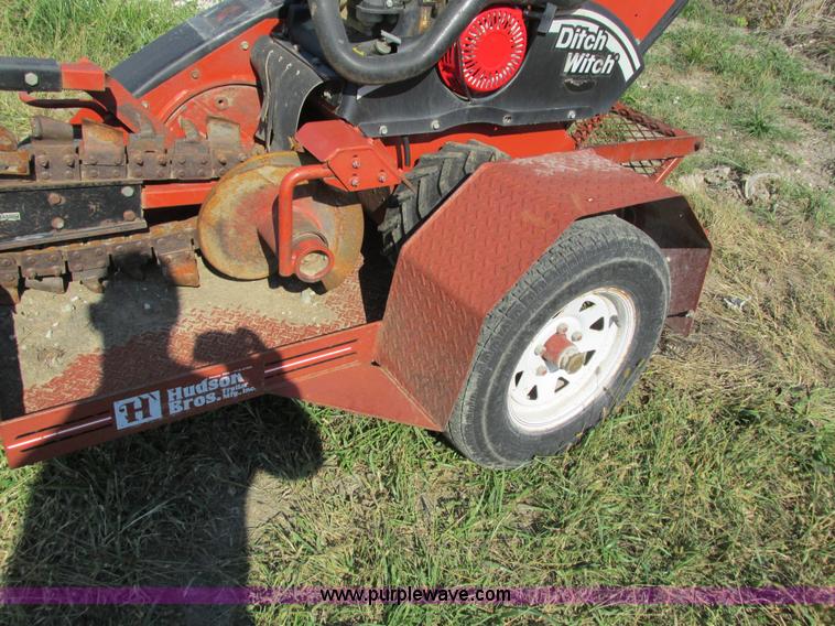 image for item AY9738 2007 Ditch Witch 1330 trencher